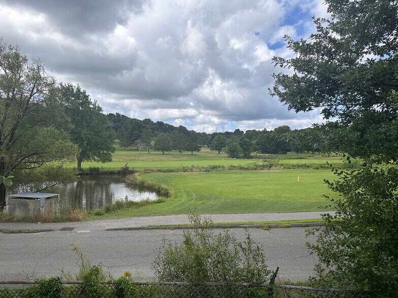 Building Photo - 51 Lake Shore Ct