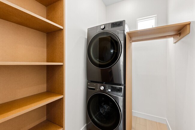 Building Photo - Beautiful, Newly Built Modern Luxury in Up...
