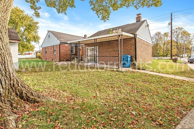 Building Photo - 328 N Post Rd