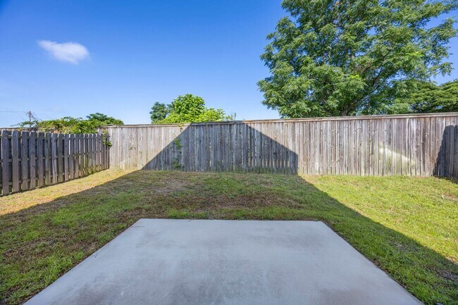 Building Photo - EXCELLENT LOCATION IN LEXINGTON'S DAWSON'S PARK