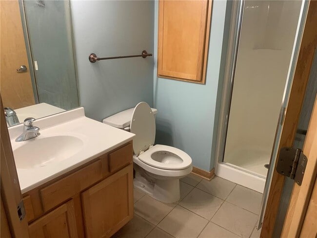Building Photo - 2566 Ellis Ave