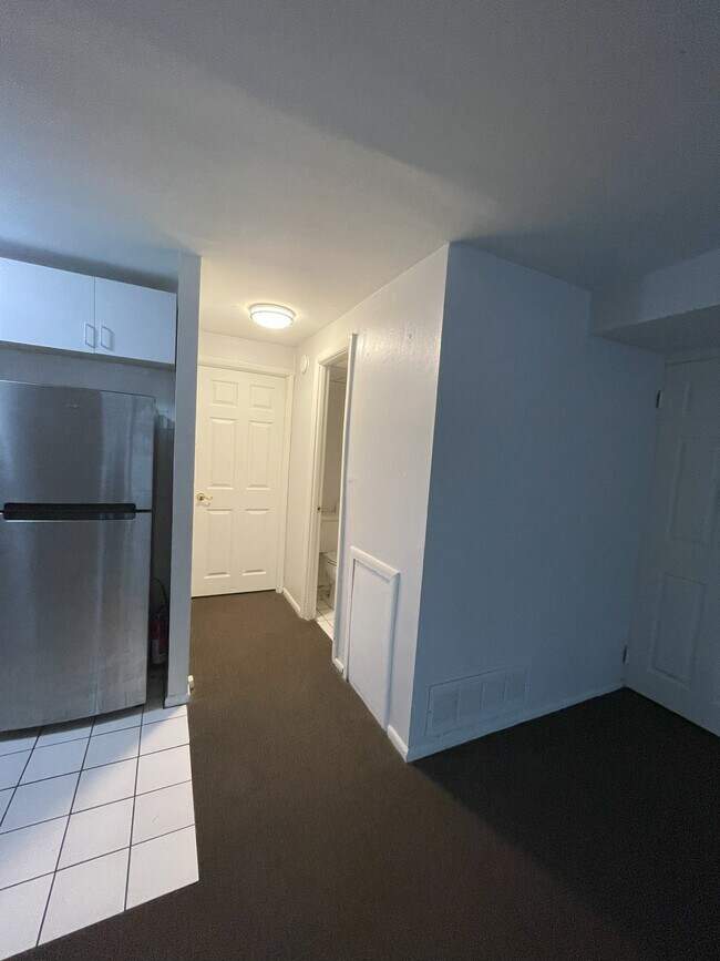 Building Photo - 260 Greenough St