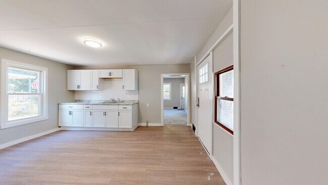 Building Photo - Cudell/West Blvd neighborhood; 4 bedroom/1 bath single family house for rent!