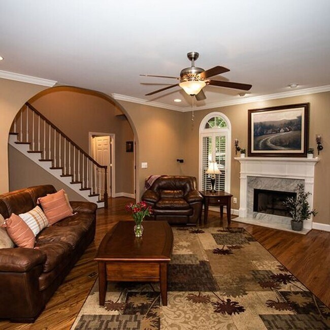 Building Photo - STUNNING!!! Four Bedroom two and a half bath home with a view!