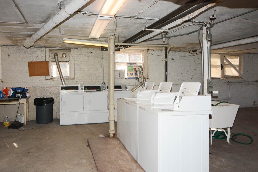 Building Photo - 1422 W Rosemont Ave