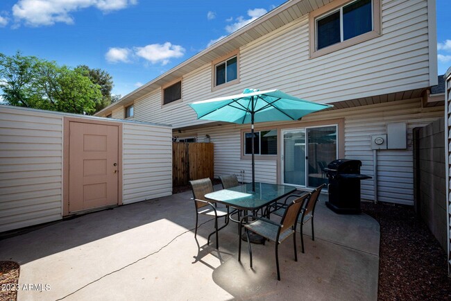 Building Photo - 1077 E Fremont Dr