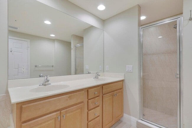 Building Photo - 12643 SE Old Cypress Dr