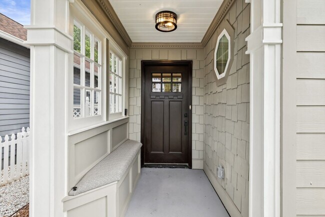 Building Photo - Charming Renovated 1900s Home with Modern Flair – Nashville, TN 37210 FOR LEASE