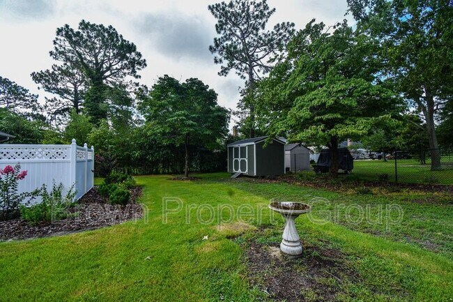 Building Photo - 2417 Dartmouth Dr