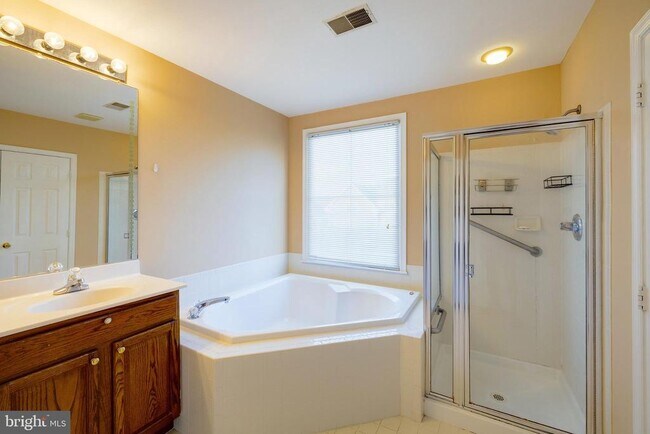 Building Photo - 303 Inspiration Ln