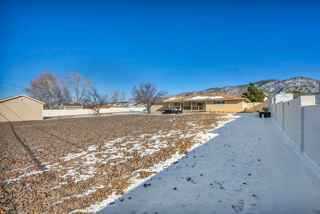 Building Photo - FULLY FURNISHED MOUNTAIN VIEW RETREAT with HOT TUB, RV PARKING & NO HOA