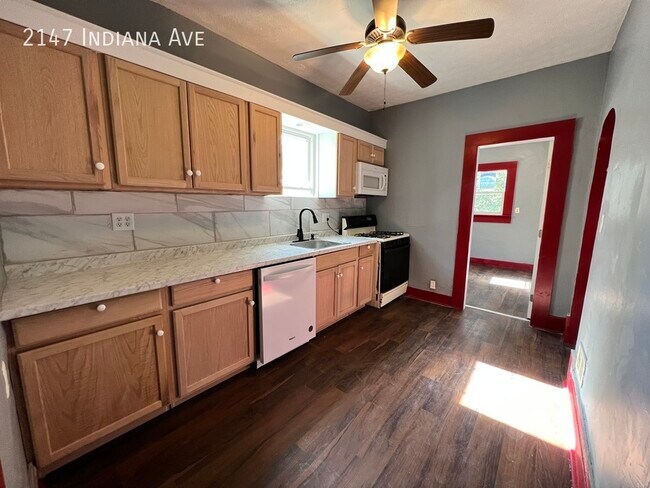 Building Photo - Huge 7 Bedroom 4 Bath Home Close To OSU Av...