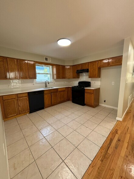 Building Photo - 509 S 19th St