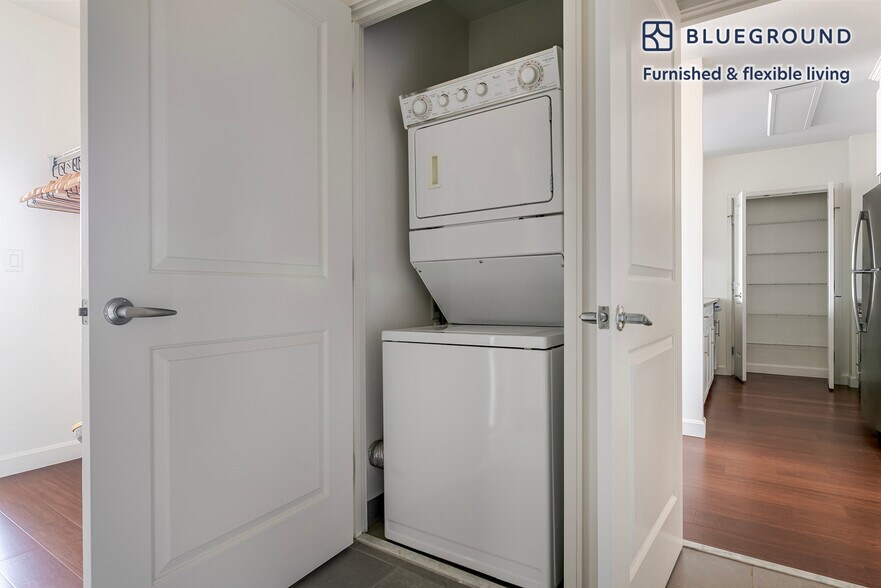 Building Photo - 100 Landsdowne St