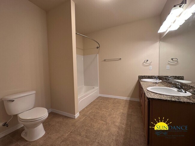 Building Photo - Stunning  3 Bedroom Townhouse in Fort Walton