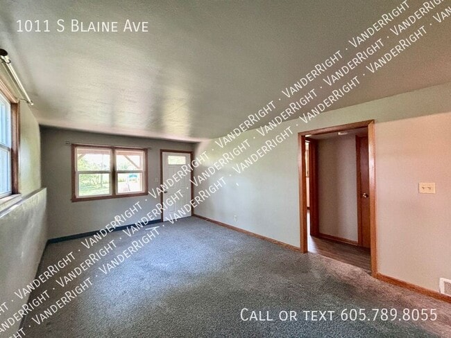 Building Photo - 1011 S Blaine Ave