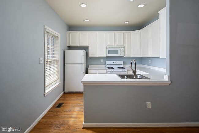 Building Photo - 1122 N Vernon St