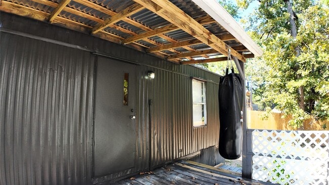 Building Photo - 251 Oakdale Dr