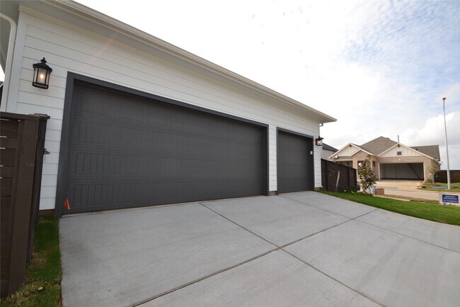 Building Photo - 3207 Kindred Wy