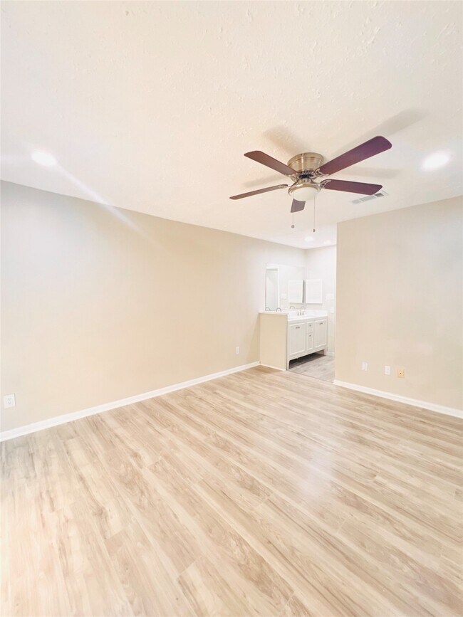 Building Photo - 8815 Brummel Dr