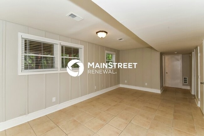 Building Photo - 5 Bedroom Pet-Friendly Home in Atlanta, GA with Main Street Renewal