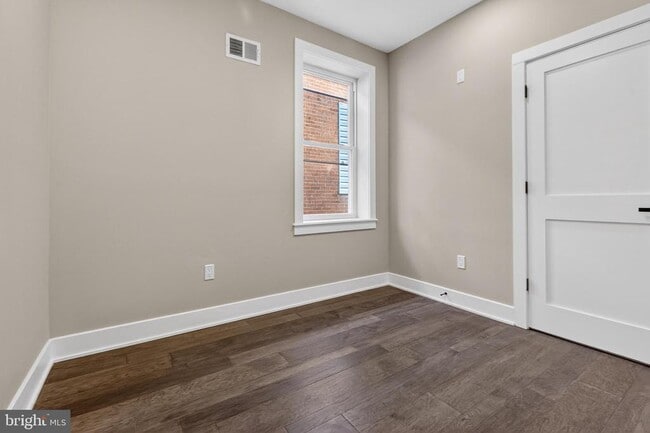 Building Photo - 34 W Sharpnack St