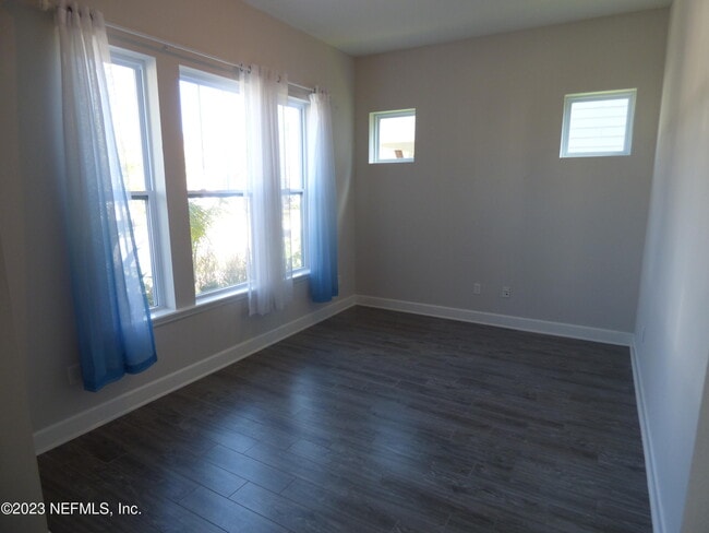 Building Photo - 92 Archwood Dr