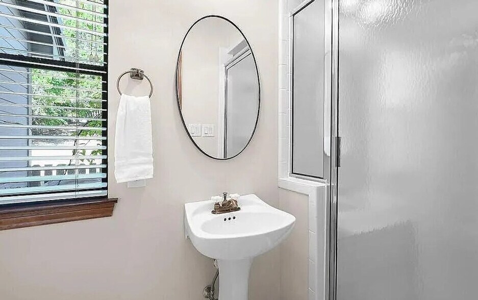 Building Photo - 415 New Lido Dr