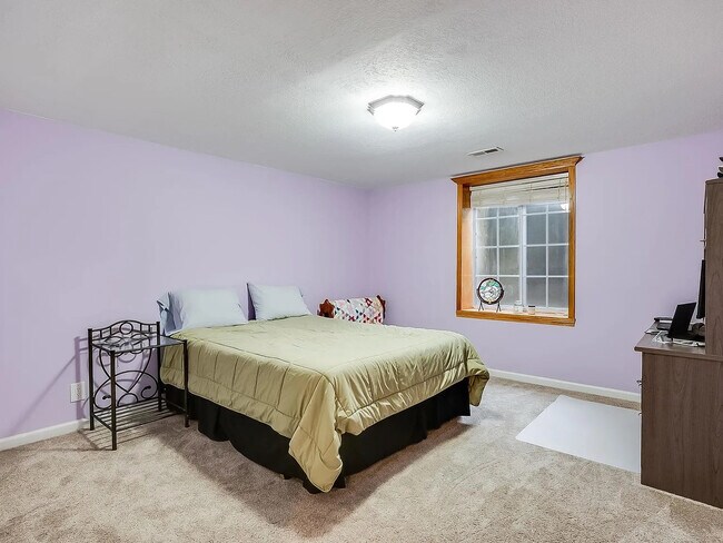 Building Photo - 2748 S West Pkwy