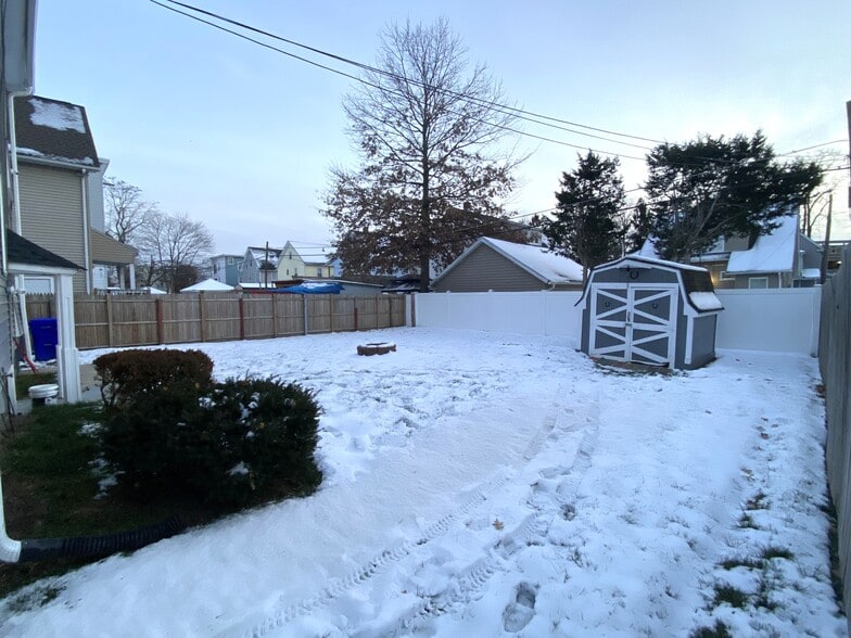 Building Photo - 46 Mooreland St