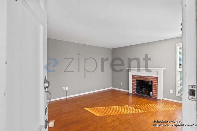 Building Photo - 16070 Selborne Dr