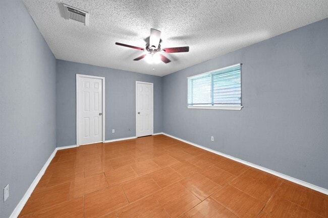 Building Photo - 9214 Bryce Ave