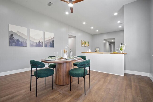 Building Photo - 354 S Dearborn St