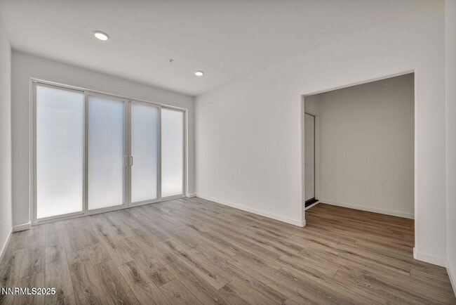 Building Photo - 557 California Ave