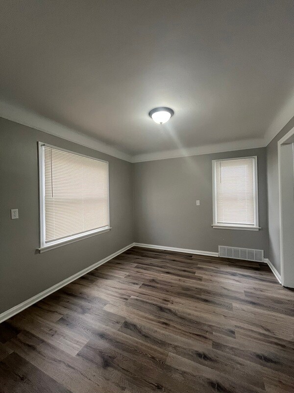 Building Photo - 1126 Mill St