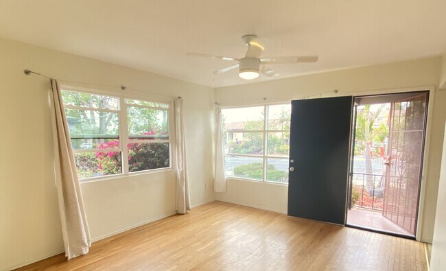 Building Photo - South Park Area 2 Bedroom Cottage w/Garage