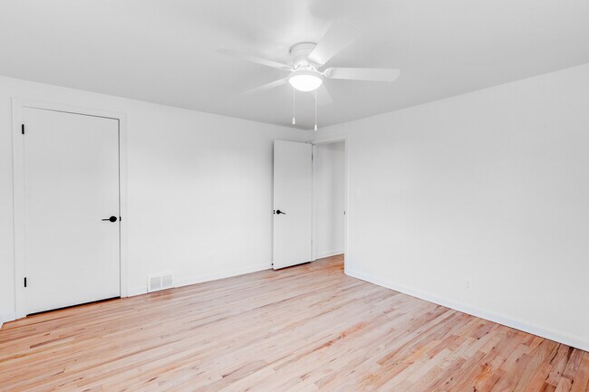 Building Photo - 148 Roselawn Ave NE