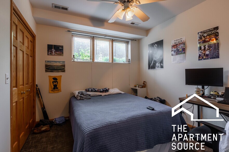 Building Photo - 2743 N Southport Ave