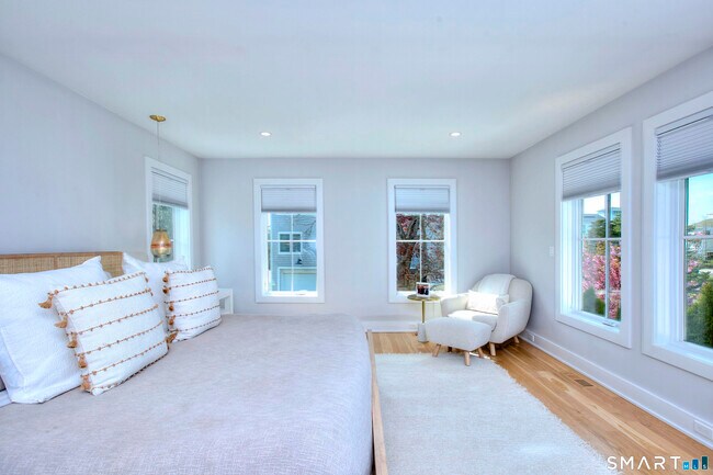 Building Photo - 26 Island Way