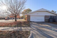 Building Photo - 3 Bed | 2 Bath | Tulsa