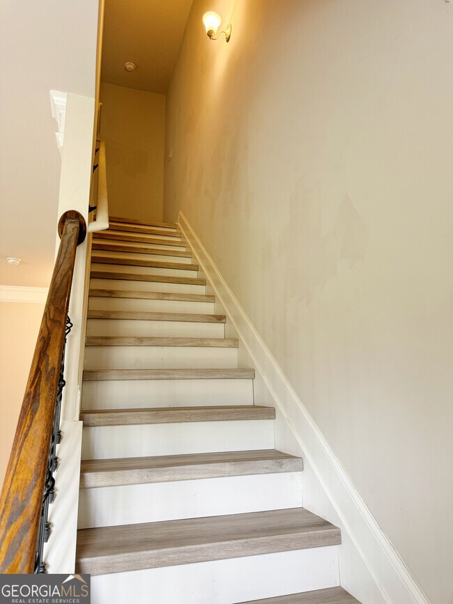 Building Photo - 732 Sanctuary Ln