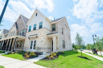 Building Photo - 7800 Manilla Dr