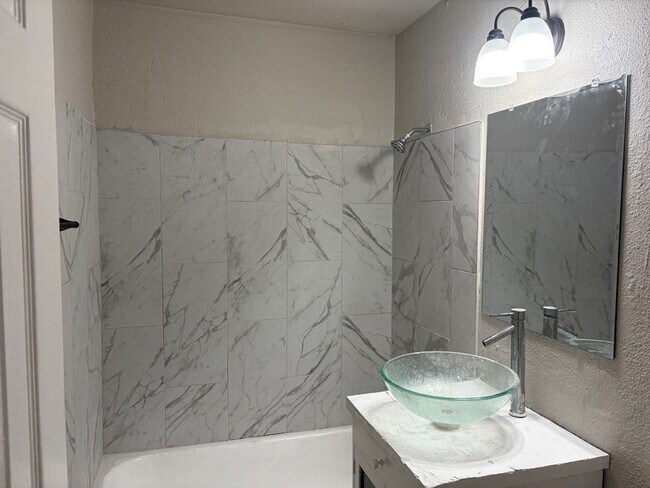 Building Photo - 5322 Pershing St