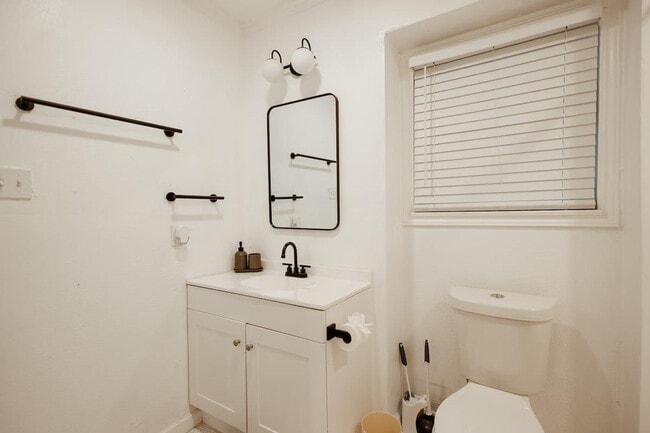 Building Photo - 1824 N 12th St