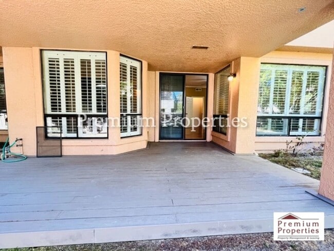 Building Photo - Beautiful 2BD/2BA Condo Unit in the Gated Community of Lakemont at Canyon Lakes- San Ramon