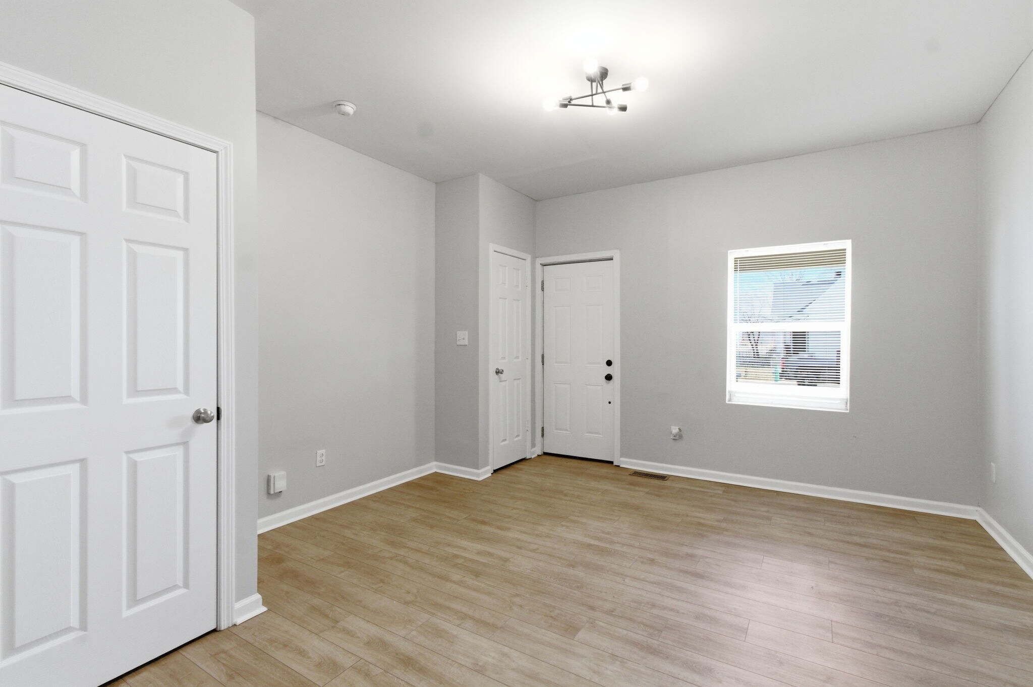 Building Photo - 1338 Barth Ave