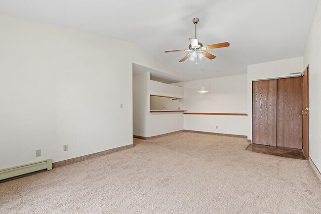 Cascade - 2 Bed / 1 Bath - 900 Sq.Ft. - Jordan Creek and Mills