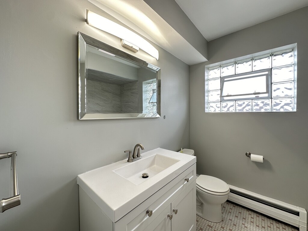 Building Photo - 5837 W Addison St