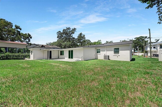 Building Photo - 2318 S Hubert Ave
