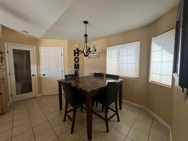 Building Photo - 3BR/3BA – Quiet Cul-de-Sac – Backs to Wash